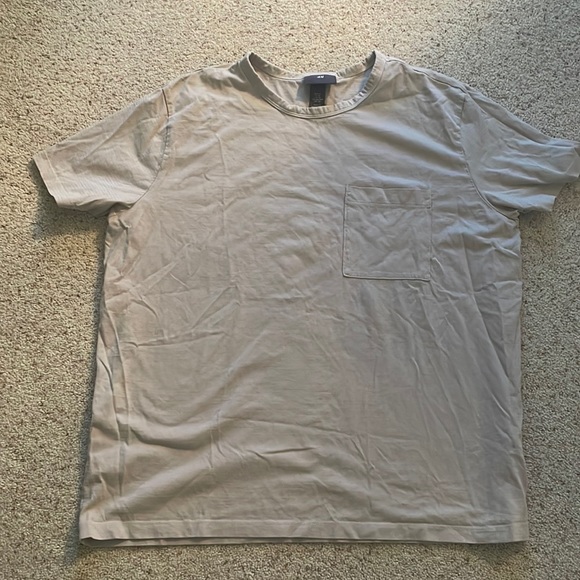 H&M short sleeve tee - Picture 1 of 3